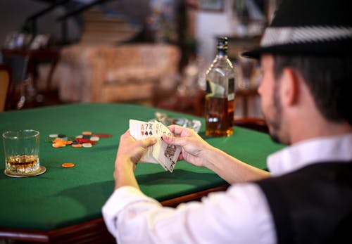 Vastaava Opas Challenge Pokerstars -pelaamiseen Ja Sen Eri Muotoihin