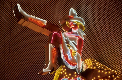 Race Kasino: Kilpailut Ja Vedonlyönti Verkkokerroilla